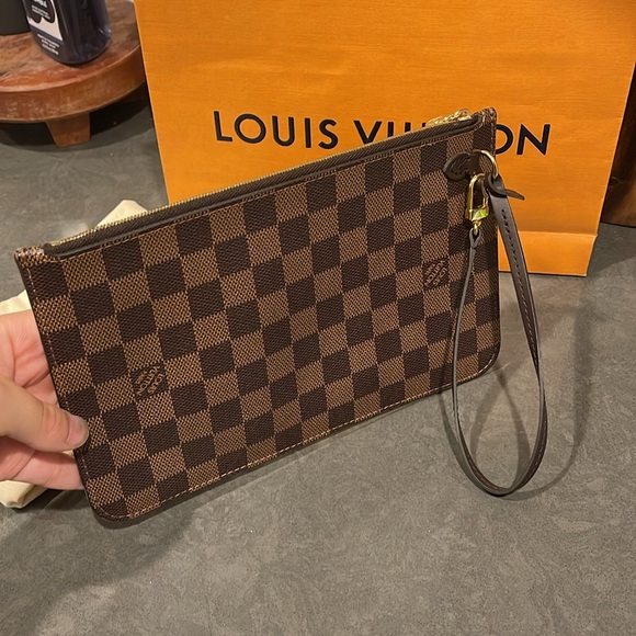 Louis Vuitton Damier Ebene MM Wristlet - Picture 2 of 10